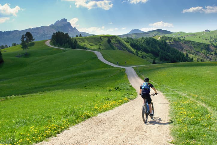 AXA-cand-calatoresti-in-strainatate