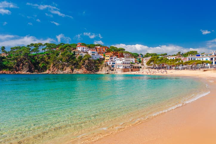 AXA-o-vacanta-relaxanta-la-plaja