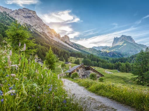 Cabana de munte este folosită pentru a înnopta în timpul drumețiilor alpine.