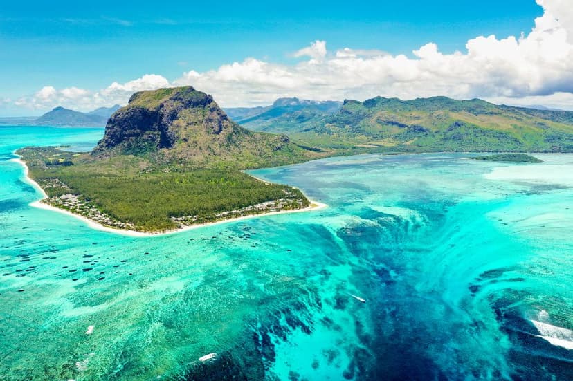 Cascadă subacvatică în Mauritius