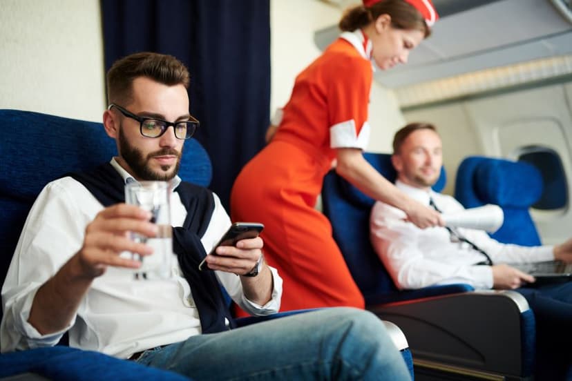 First, business și economy - care sunt clasele de la bord?