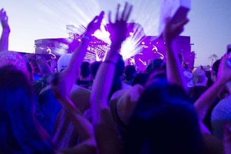 Cum să economisiți la costurile festivalurilor din străinătate