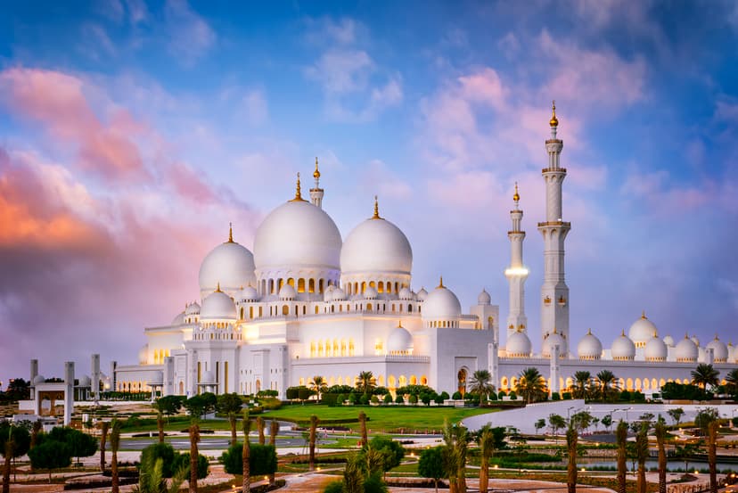 Vacanță de vis în Abu Dhabi: Atracții, cazare și asigurare
