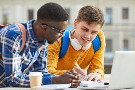 Ce trebuie să luați în considerare atunci când alegeți o universitate din străinătate