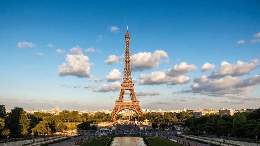 În drum spre Turnul Eiffel - ce e de văzut?