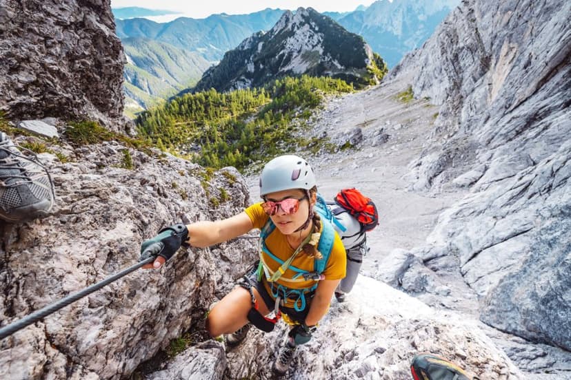 Drumeții de nivel superior: Via ferrata