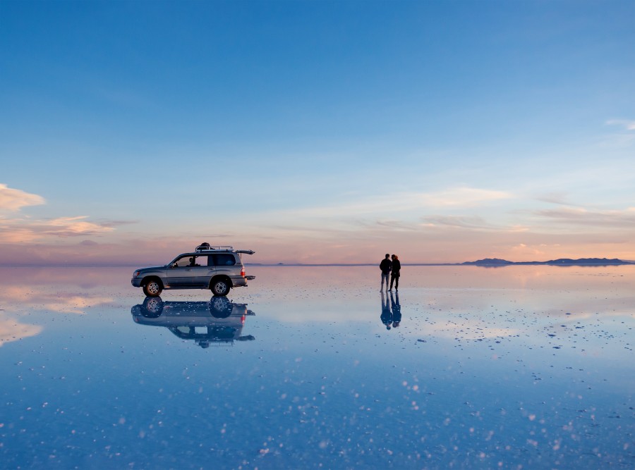 Cea-mai-mare-oglinda-a-Pamantului-Salar-de-Uyuni-(1).jpg