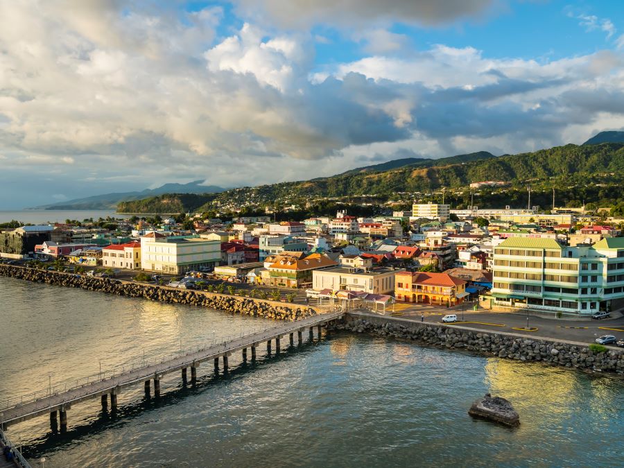 Urmeaza-traseul-aventurilor-magice-Descopera-Dominica!-(1).jpg