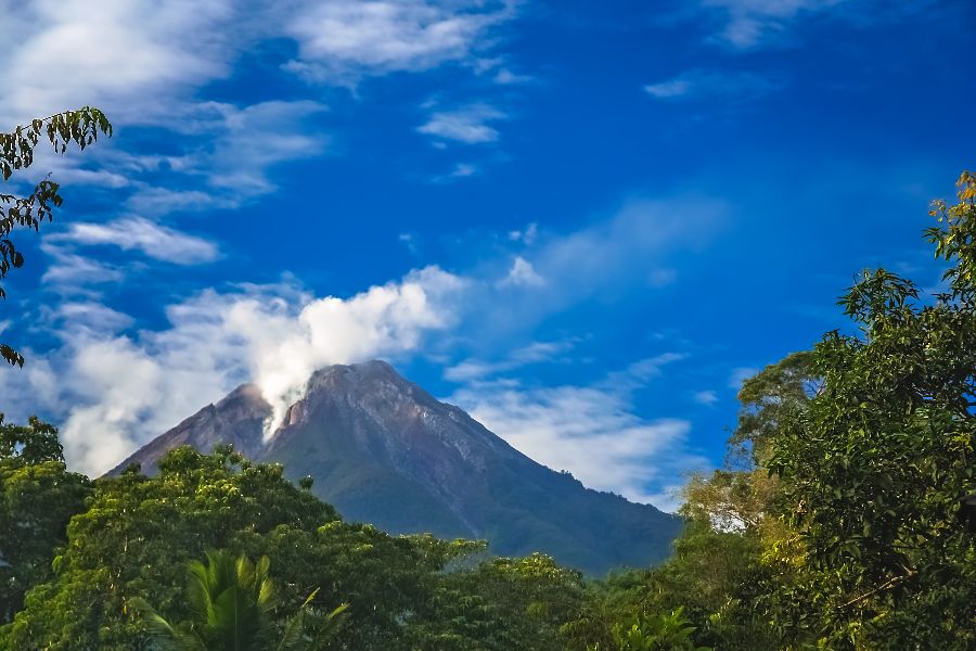 The-world-s-largest-volcanoes-(1).jpeg