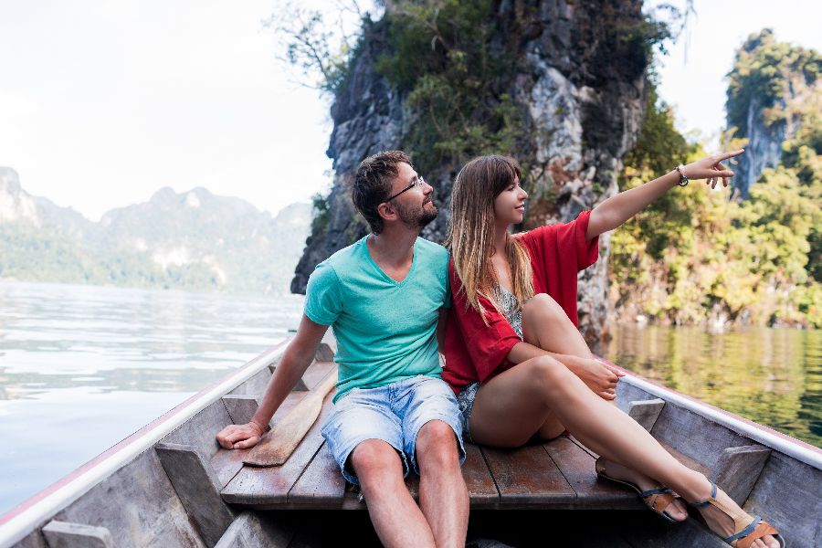 Cele-mai-bune-locuri-pentru-o-excursie-romantica-de-toamna.jpeg